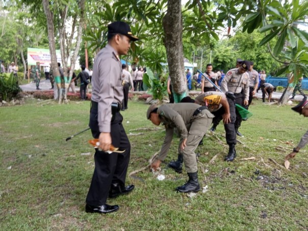 Peringati HPSN, ASN Pemkab Bengkalis Bersama TNI Lakukan 'Action' Kerja Bakti Punguti Sampah