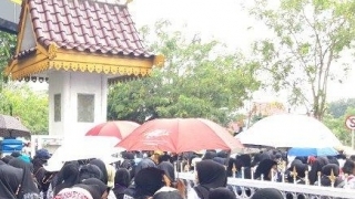 Masih dengan Tuntunan yang Sama, Guru di Pekanbaru Lakukan Aksi di Kantor Walikota
