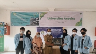 Bantu Cegah Penularan Covid-19,  Mahasiswa Kukerta UR Bagikan Handsinitizer Hingga Sarana Tempat Cuci Tangan.