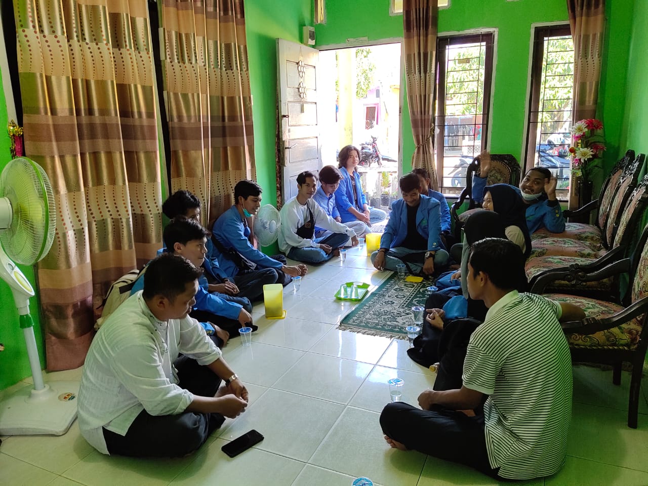 Mahasiswa KKN-DR PLUS Uin Suska Riau Melakukan Penyemprotan Desinfektan di Dusun Kasang Kulim, Desa Kubang Jaya
