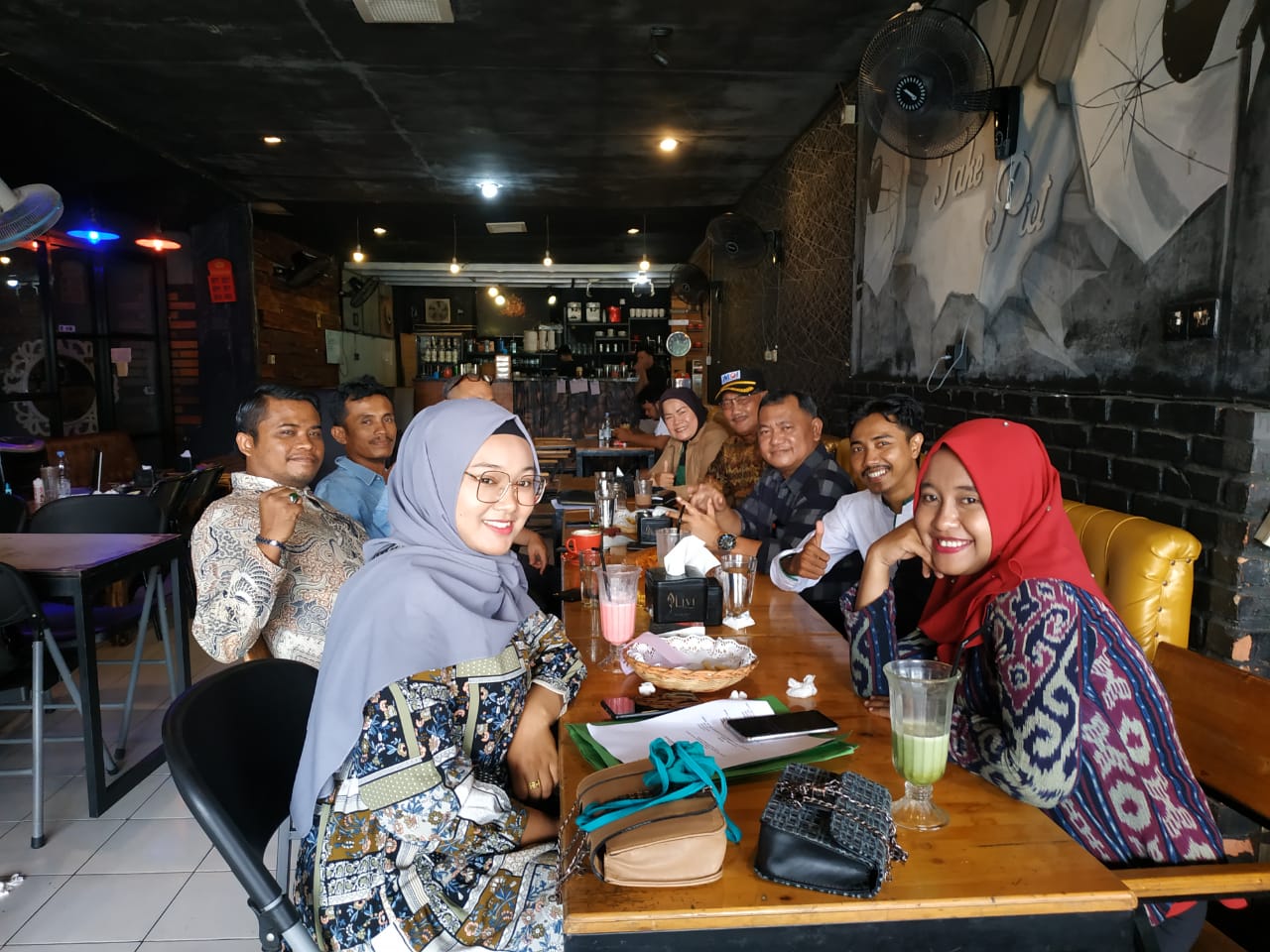 Ketua PW-MOI Riau Coffe Morning dengan Rekan-Rekan Pers