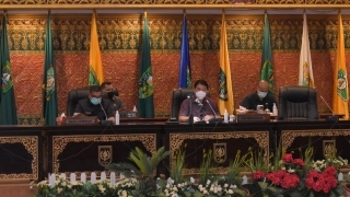 2 AGENDA SEKALIGUS DI RAPAT PARIPURNA DPRD RIAU TENTANG SUSUNAN FRAKSI GOLKAR DAN RANPERDA TERKAIT PERBANKAN BANK RIAU KEPRI