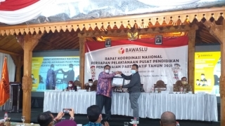 Bawaslu Riau Raih Penghargaan Upload Siswalu Terbaik Nasional Tahun 2020.