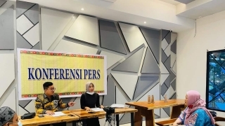 Usai Konferensi Pers Bersama Lawyernya SDY Kini Ditahan Kejati Riau Usai Konferensi Pers Bersama Lawyernya SDY Kini Ditahan Kejati Riau