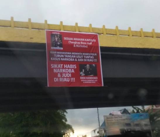 Spanduk Desak Polisi Sikat Narkoba dan Judi di Riau Terpajang di Flyover Pekanbaru