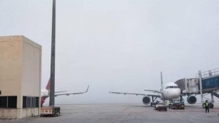 Empat Pesawat di SSK II Pekanbaru Tunda Keberangkatan hingga 1 Jam Lebih Akibat Jarak Pandang yang Terbatas
