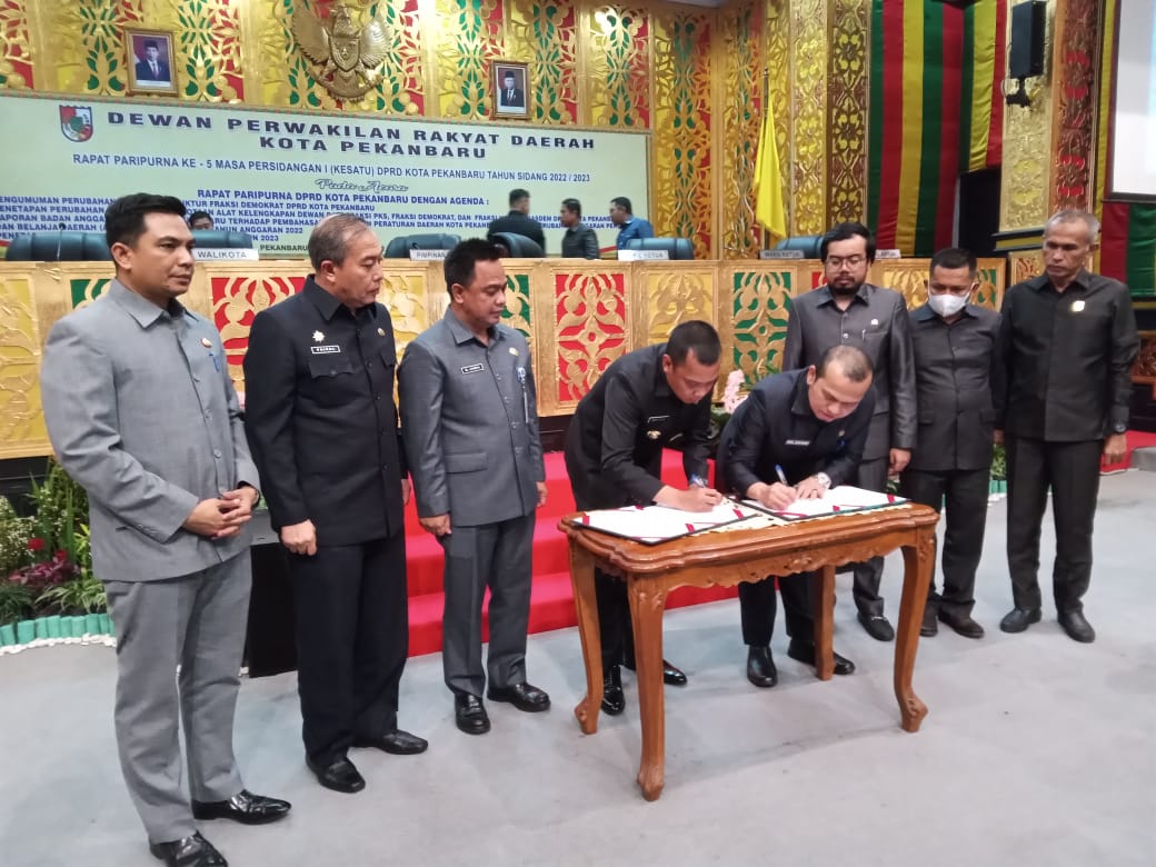 RAPAT PARIPURNA UBAH SUSUNAN AKD DPRD KOTA PEKANBARU SISA MASA JABATAN 2019-2024