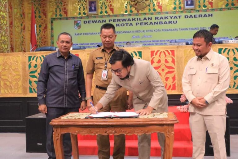 1680706540-CAKRARIAU COM-DPRD-Kota-Pekanbaru3-768x512