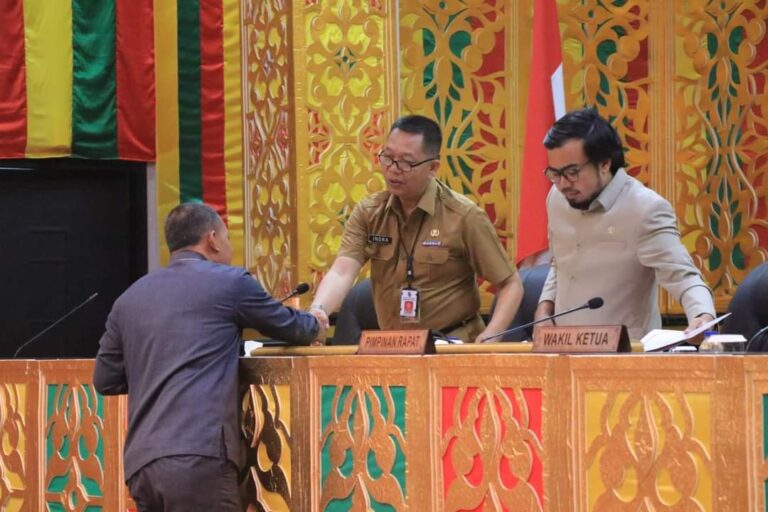 1680706562-CAKRARIAU COM-DPRD-Kota-Pekanbaru5-768x512