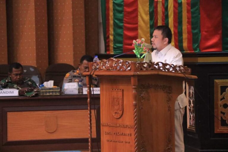 1680706590-CAKRARIAU COM-DPRD-Kota-Pekanbaru7-768x512