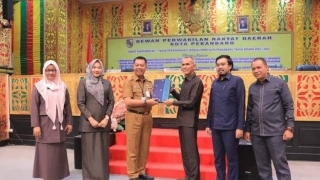 DPRD Kota Pekanbaru Sahkan Perda Penyelenggaraan Administrasi Kependudukan