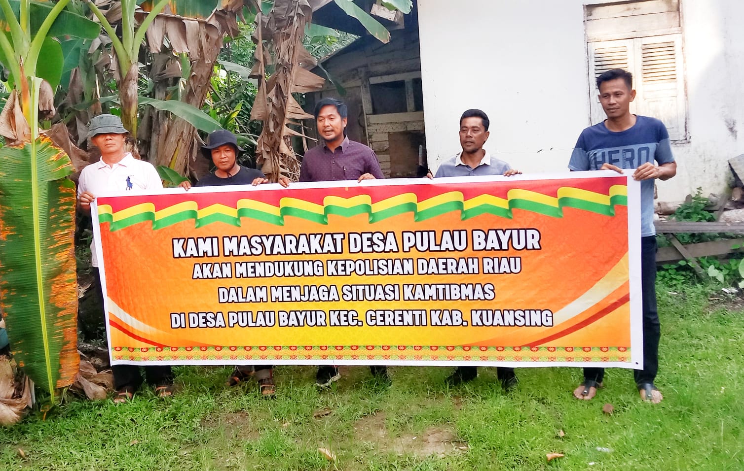 Perangkat Desa Pulau Bayur menyatakan sikap Konsisten Mendukung Kepolisian Polda Riau