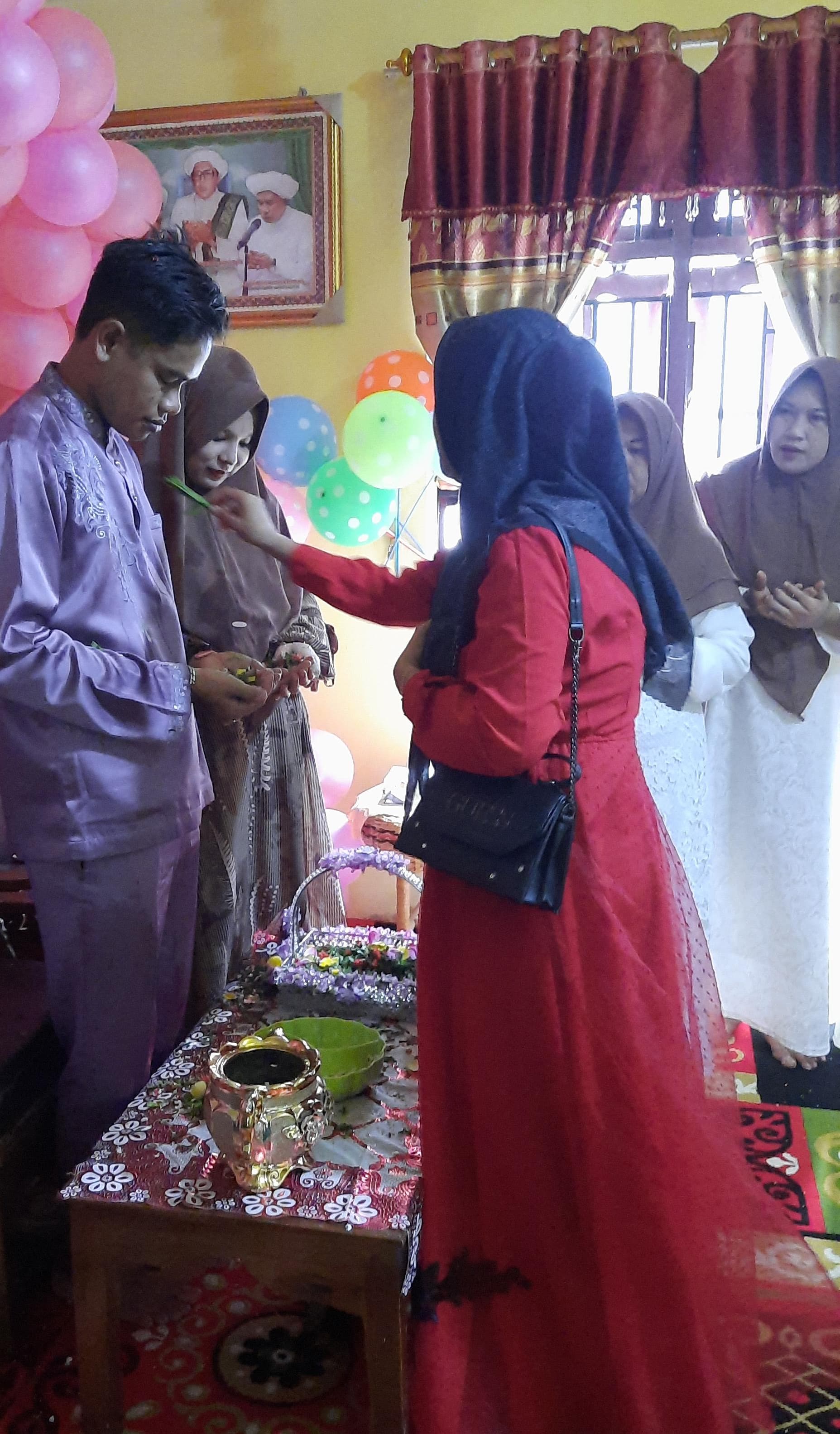 M. Ridiandi. R, S.T lakukan tepuk tepung tawar mengharap restu keluarga & masyarakat Pasca Keluar DCT